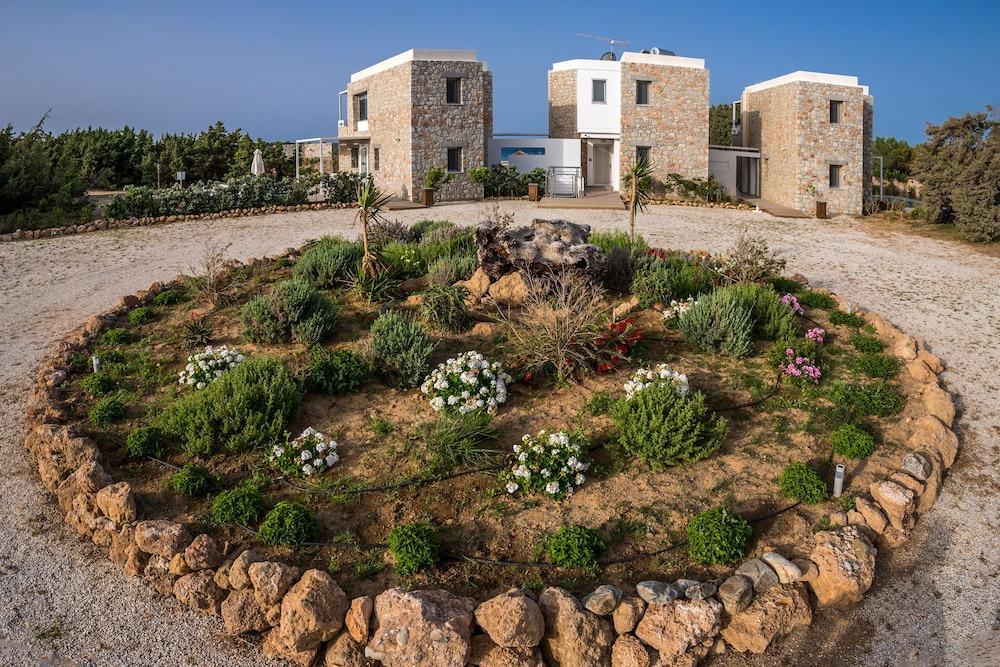 Cedar Bay Beachside Villas Palaiochora Exteriér fotografie