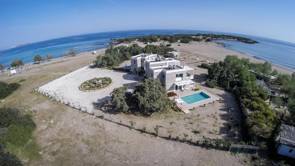 Cedar Bay Beachside Villas Palaiochora Exteriér fotografie