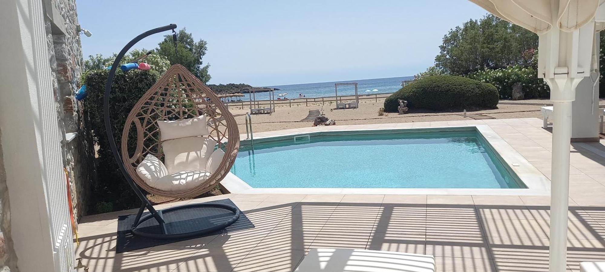 Cedar Bay Beachside Villas Palaiochora Exteriér fotografie
