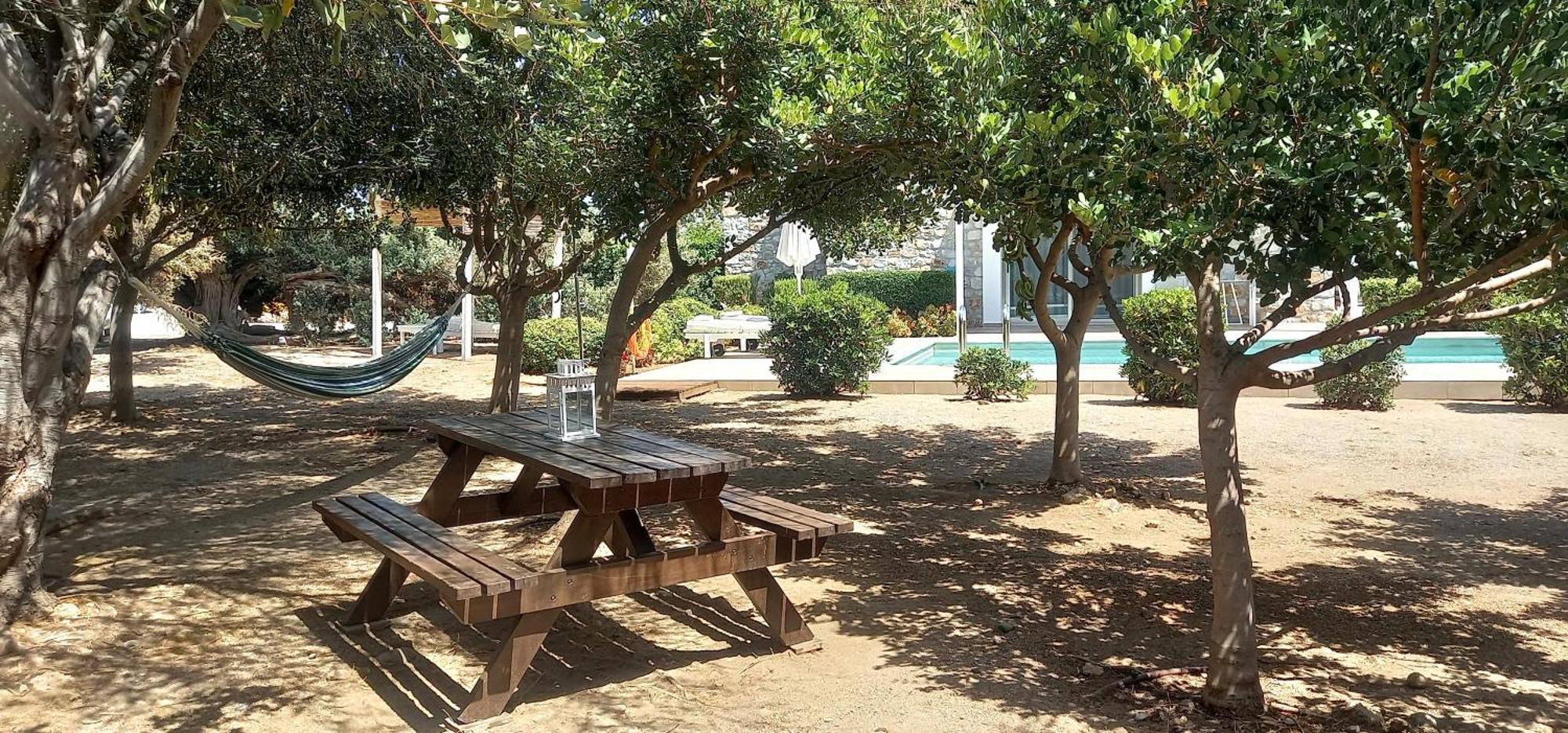 Cedar Bay Beachside Villas Palaiochora Exteriér fotografie