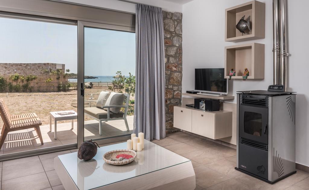 Cedar Bay Beachside Villas Palaiochora Exteriér fotografie