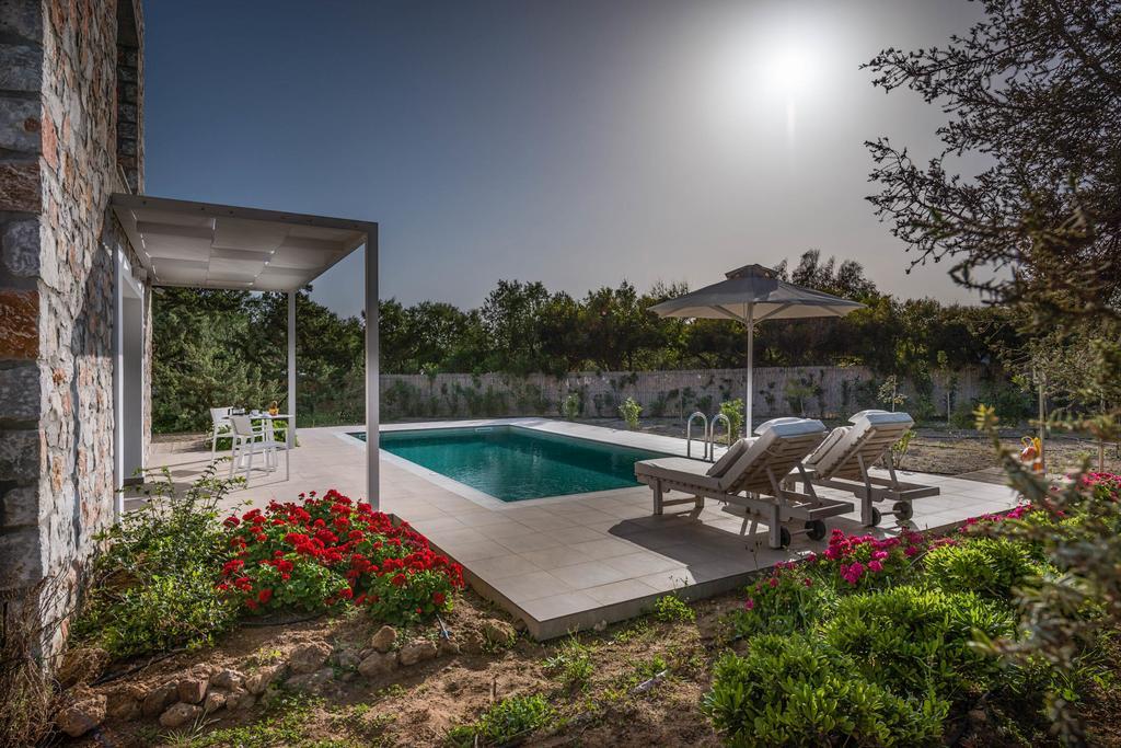 Cedar Bay Beachside Villas Palaiochora Exteriér fotografie