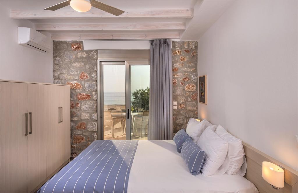 Cedar Bay Beachside Villas Palaiochora Exteriér fotografie